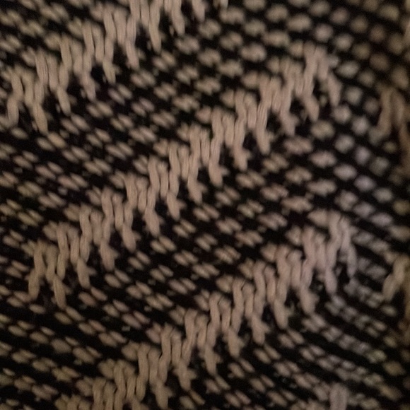 GUESS.   M/L Poncho Sweater  Black/White - Picture 4 of 4